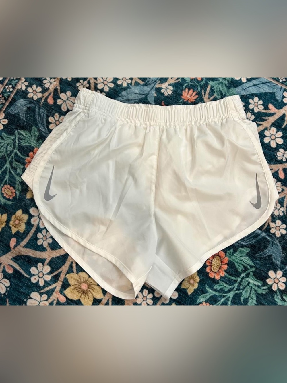 Women’s Nike running shorts - White